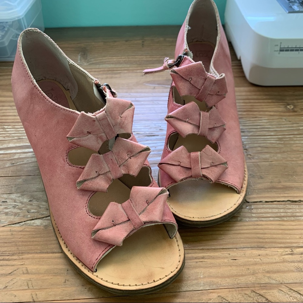 Latigo Bow Tie Stacked Heels Size 9